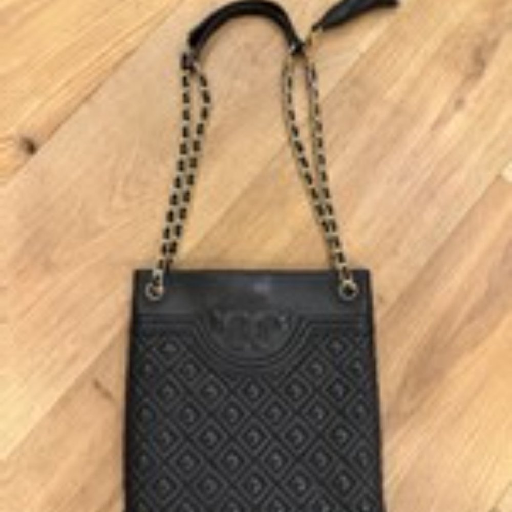TORY BURCH Fleming Bag- Black Quilted Leather w/Gold Chain Link Strap--LIKE NEW